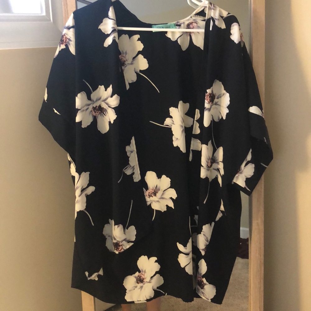 Chris and Coral navy floral kimono